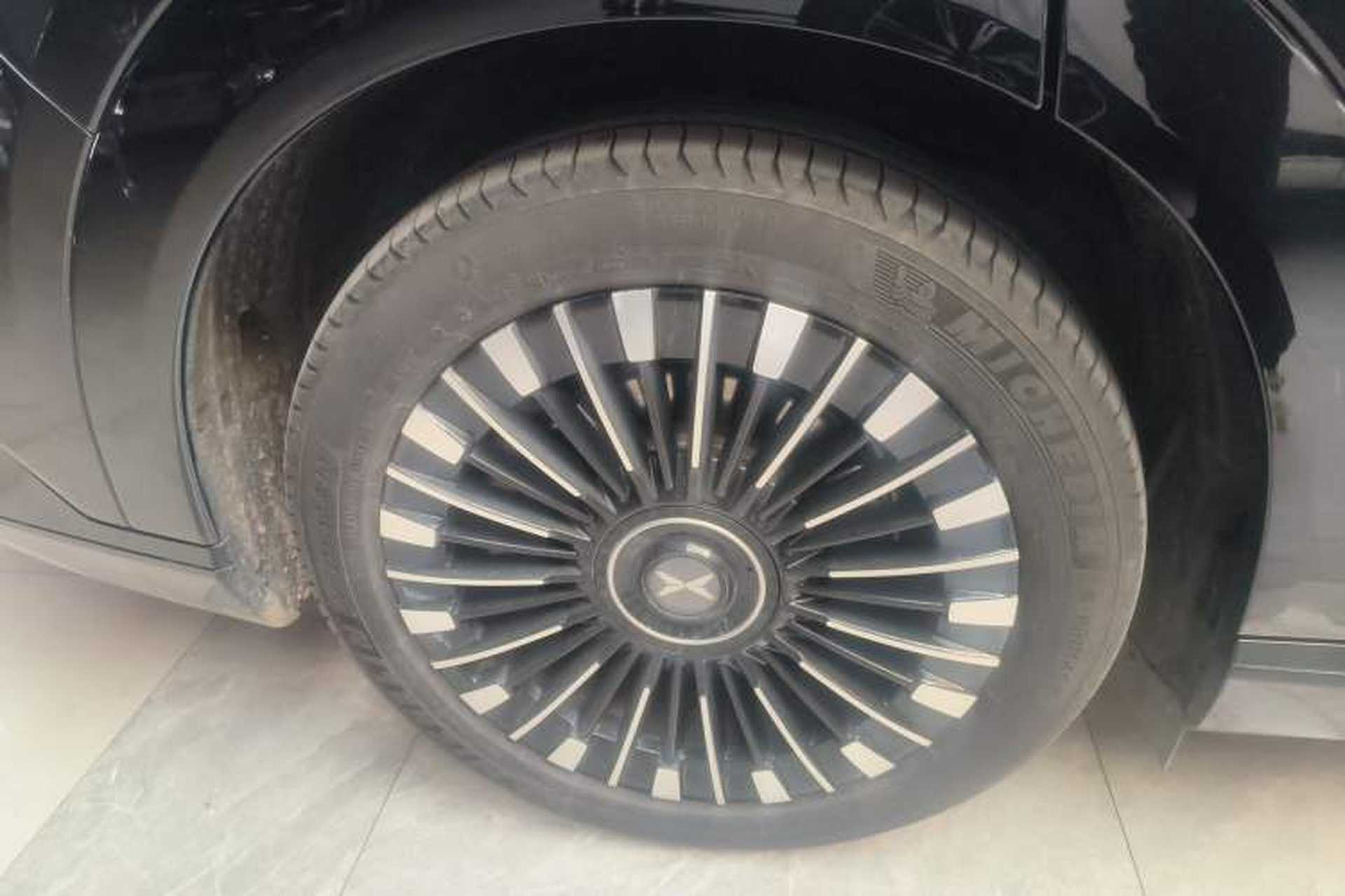 Used XPeng X9 2025 740 Ultra-Long Range Max Exterior 8