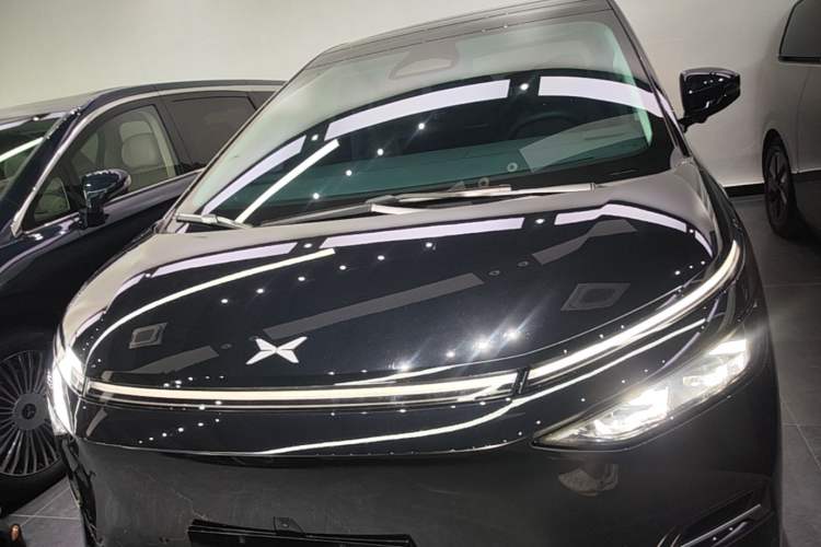 Used XPeng X9 2025 650 Long-Range Max Front
