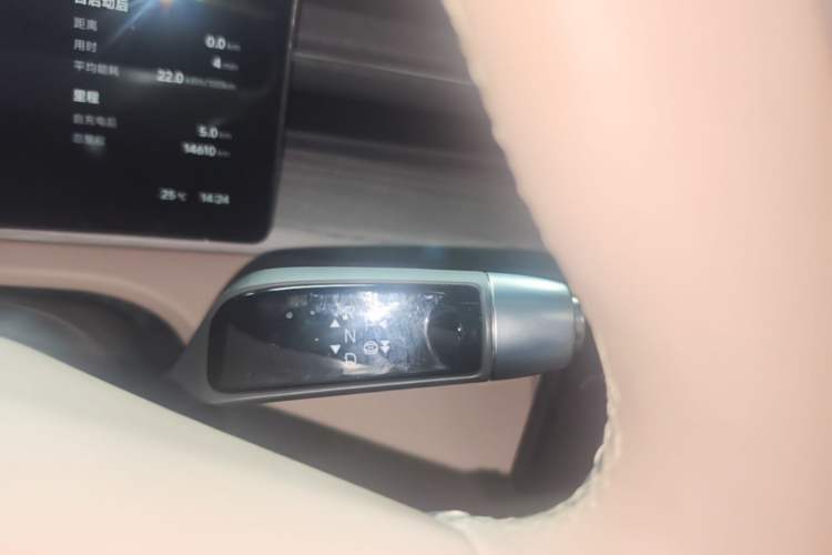 Used XPeng X9 2025 740 Ultra-Long Range Max Gear Lever