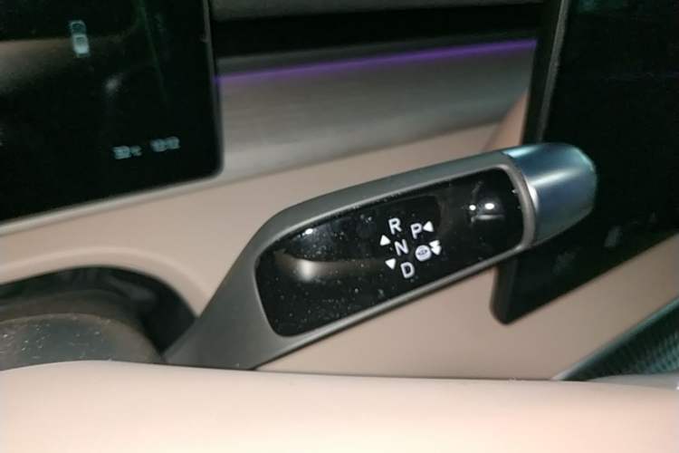Used XPeng X9 2025 740 Ultra-Long Range Max Gear Lever