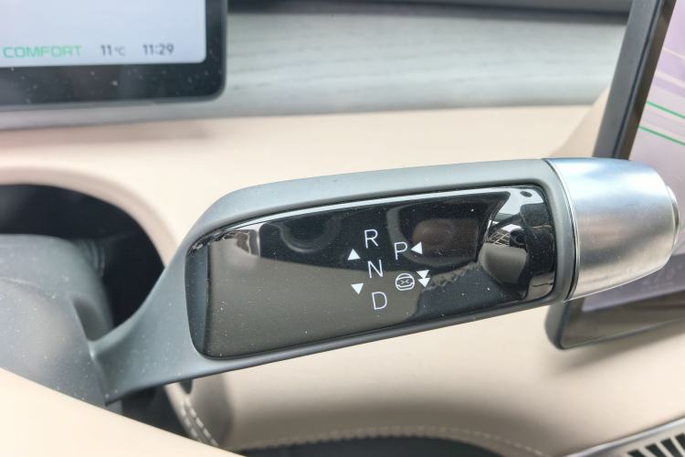 Used XPeng X9 2025 650 Long-Range Max Gear Lever