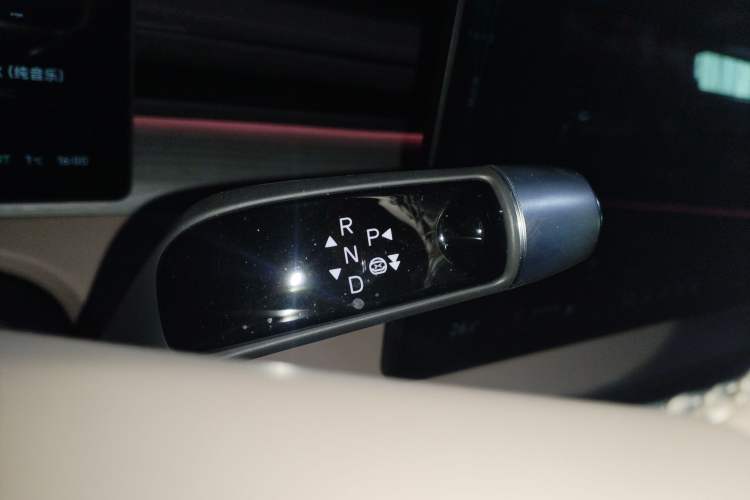 Used XPeng X9 2025 740 Ultra-Long Range Max Gear Lever