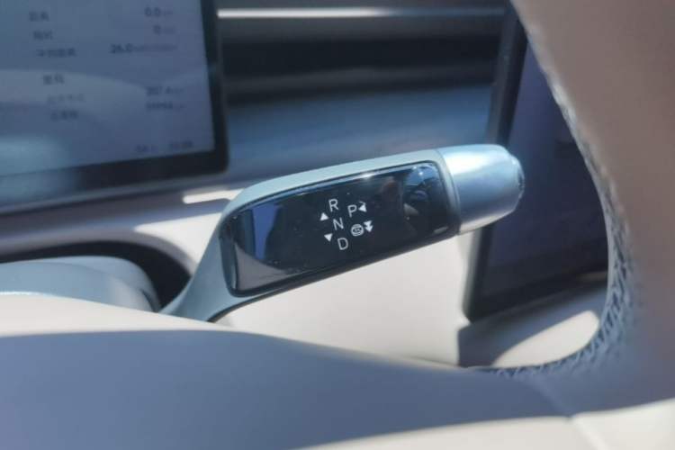 Used XPeng X9 2025 740 Ultra-Long Range Max Gear Lever