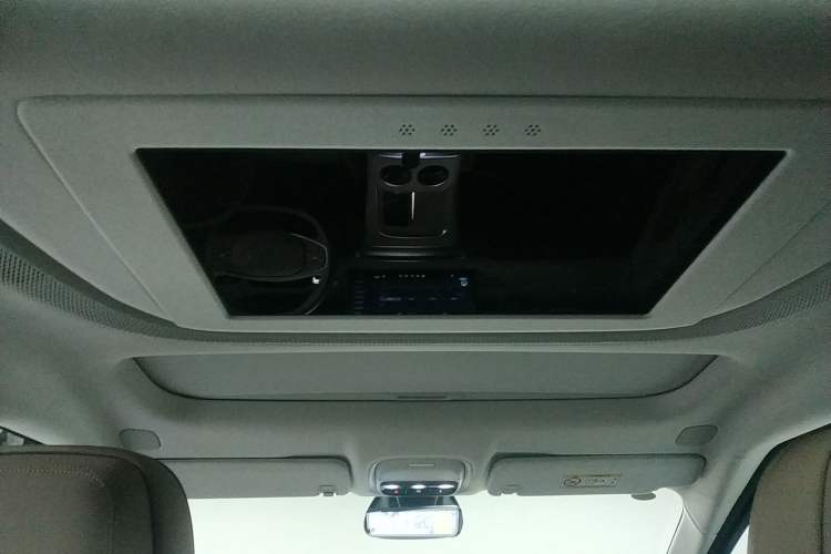 Used XPeng X9 2025 740 Ultra-Long Range Max Headliner