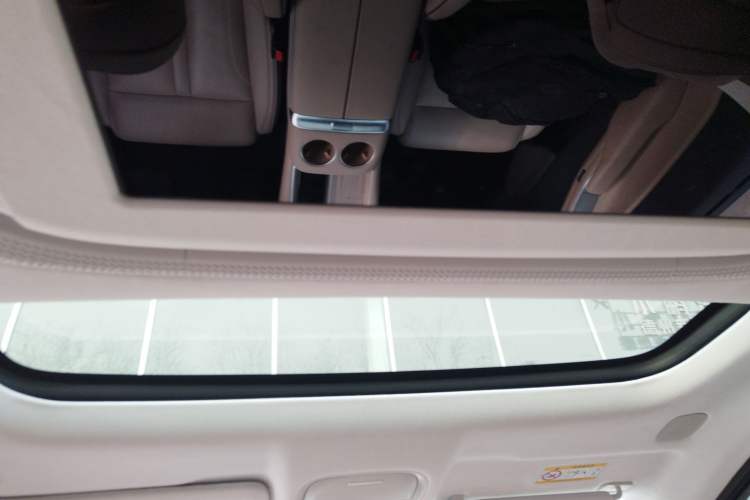 Used XPeng X9 2025 740 Ultra-Long Range Max Headliner