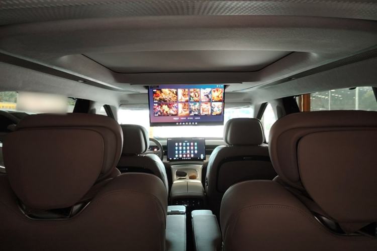 Used XPeng X9 2025 740 Ultra-Long Range Max Headliner