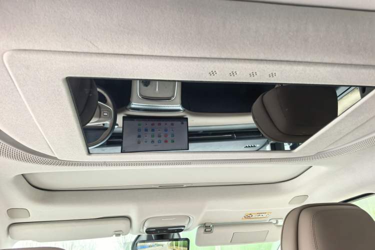 Used XPeng X9 2025 650 Long-Range Max Headliner
