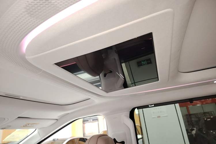 Used XPeng X9 2025 740 Ultra-Long Range Max Headliner