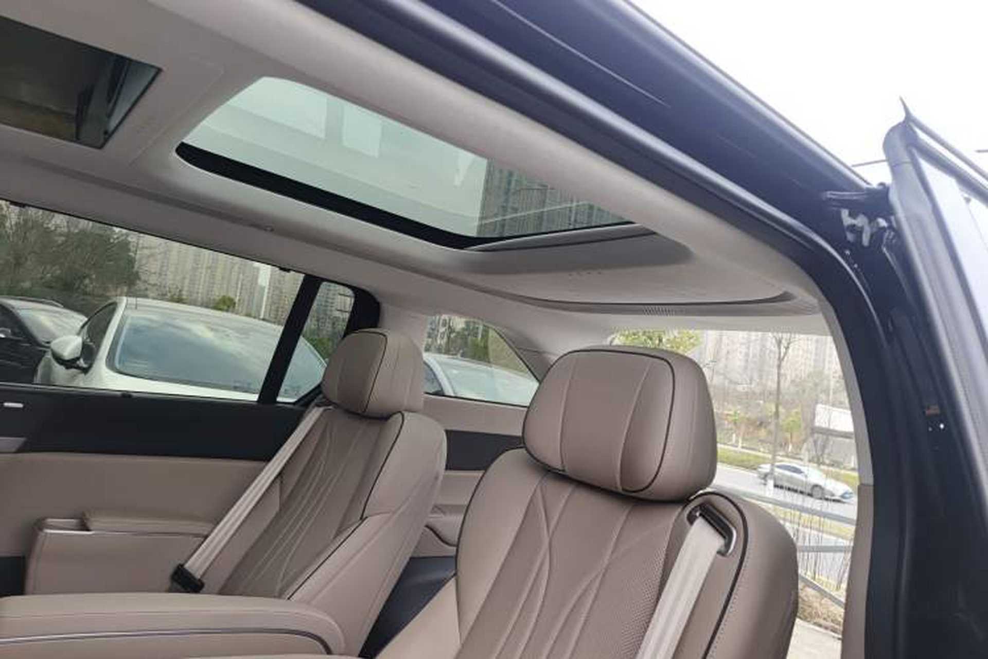 Used XPeng X9 2025 740 Ultra-Long Range Max Headliner