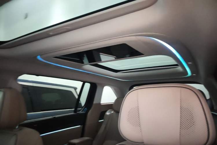 Used XPeng X9 2025 650 Long-Range Max Headliner