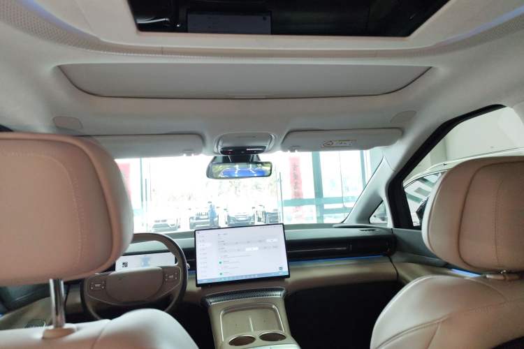 Used XPeng X9 2025 740 Ultra-Long Range Max Headliner