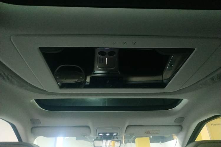 Used XPeng X9 2025 740 Ultra-Long Range Max Headliner