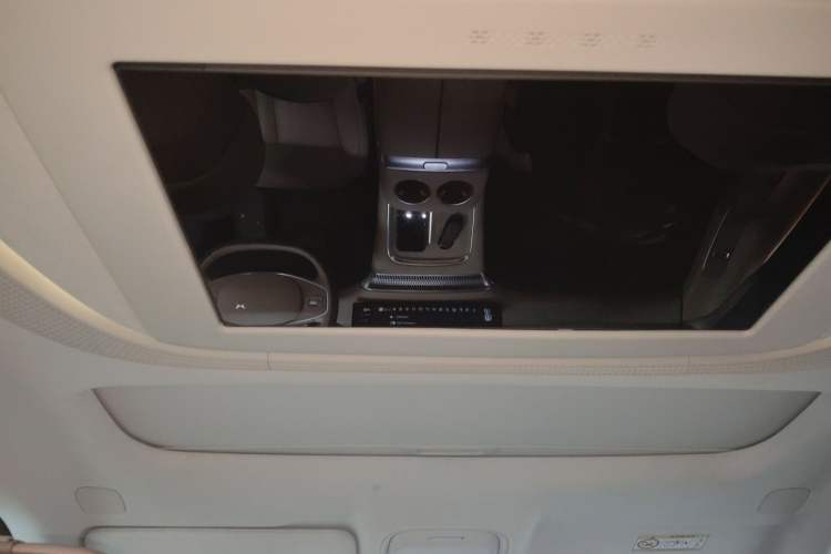 Used XPeng X9 2025 740 Ultra-Long Range Max Headliner