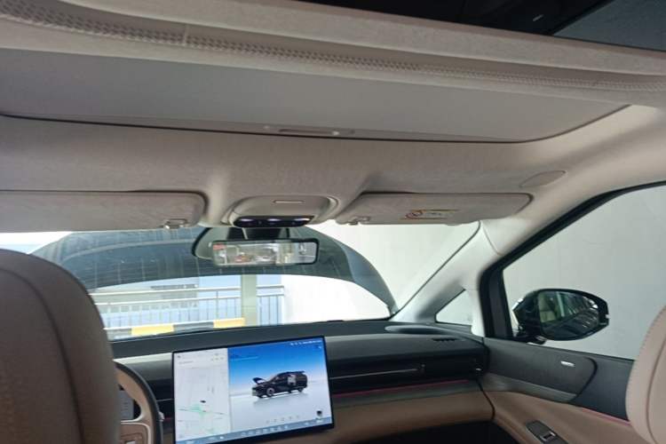 Used XPeng X9 2025 740 Ultra-Long Range Max Headliner