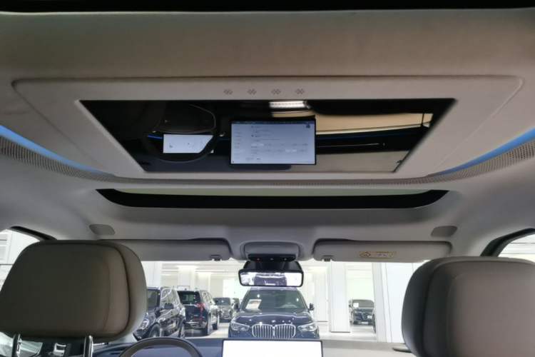 Used XPeng X9 2025 740 Ultra-Long Range Max Headliner