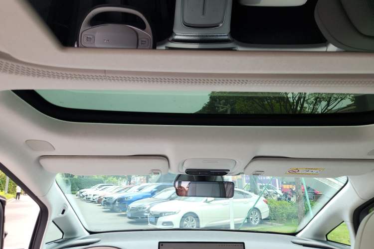 Used XPeng X9 2025 740 Ultra-Long Range Max Headliner