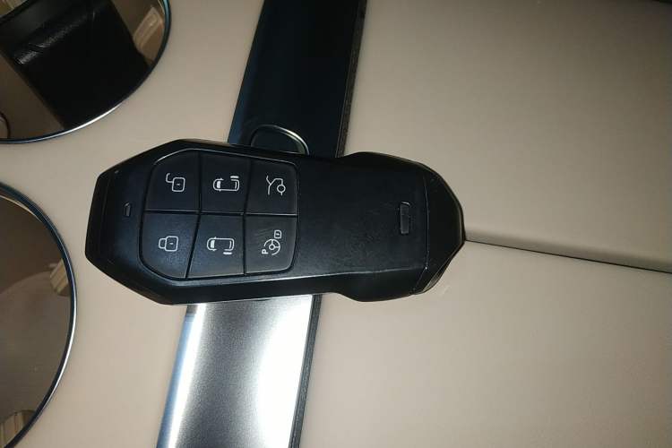 Used XPeng X9 2025 740 Ultra-Long Range Max Interior 1