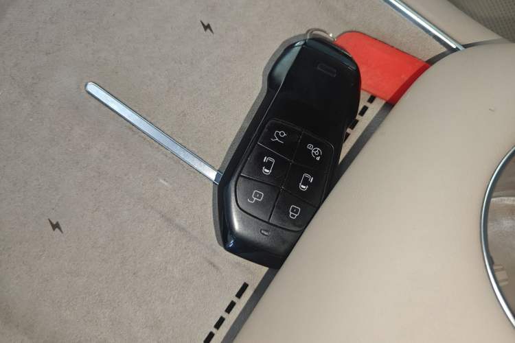 Used XPeng X9 2025 740 Ultra-Long Range Max Interior 1