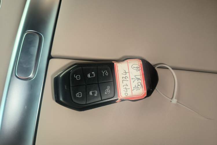 Used XPeng X9 2025 740 Ultra-Long Range Max Interior 1