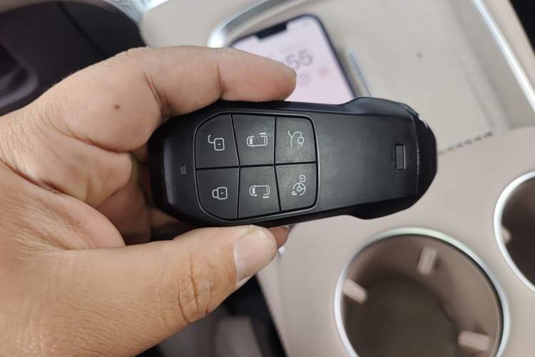 Used XPeng X9 2025 740 Ultra-Long Range Max Interior 1