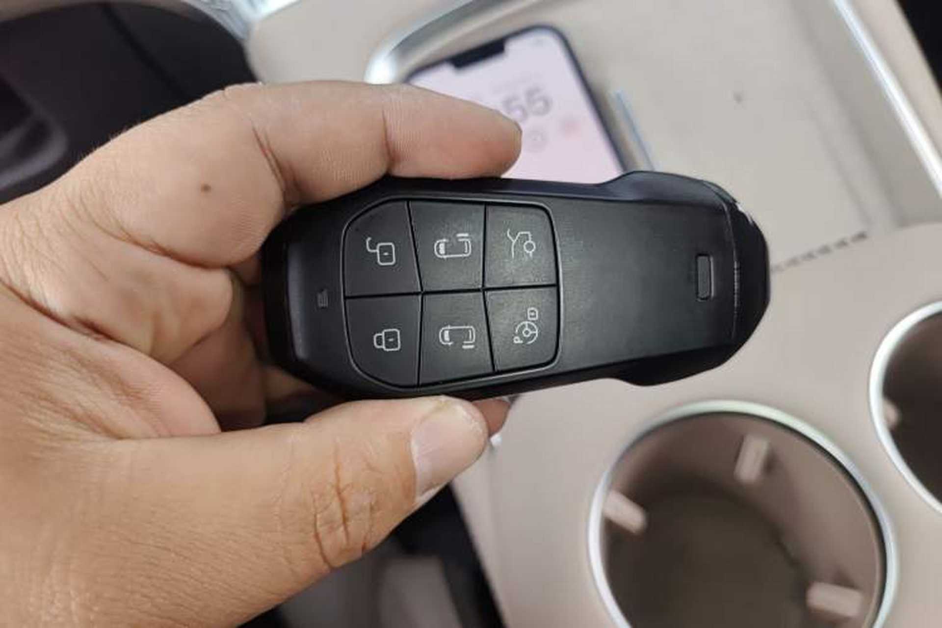 Used XPeng X9 2025 740 Ultra-Long Range Max Interior 1