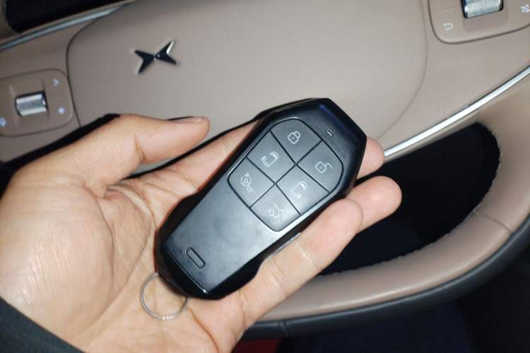 Used XPeng X9 2025 740 Ultra-Long Range Max Interior 1