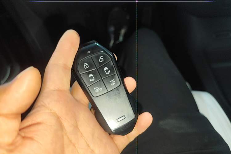 Used XPeng X9 2025 740 Ultra-Long Range Max Interior 1