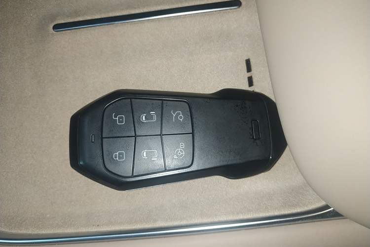 Used XPeng X9 2025 740 Ultra-Long Range Max Interior 1