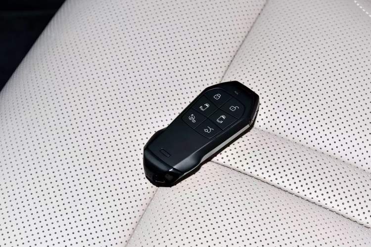 Used XPeng X9 2025 740 Ultra-Long Range Max Interior 1