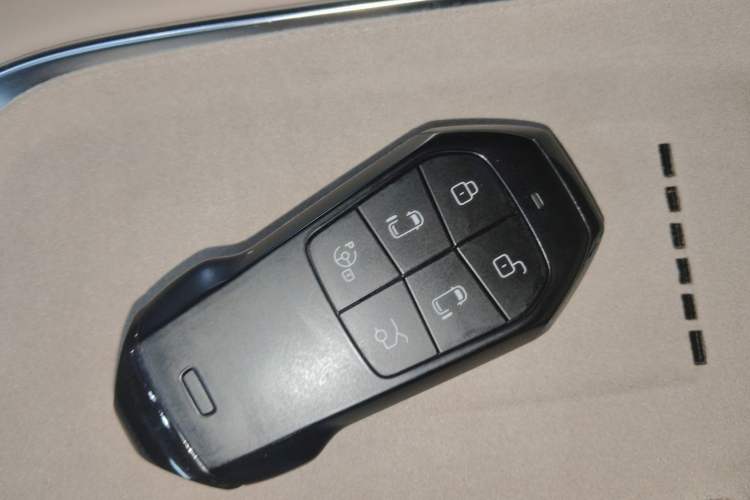 Used XPeng X9 2025 740 Ultra-Long Range Max Interior 1