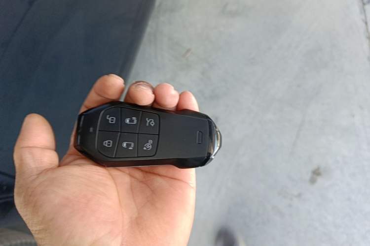 Used XPeng X9 2025 740 Ultra-Long Range Max Interior 1