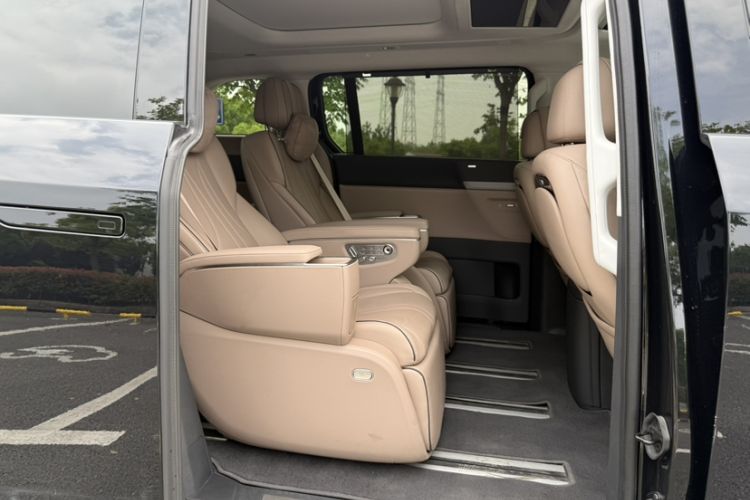 Used XPeng X9 2025 740 Ultra-Long Range Max Interior 10