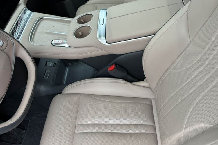 Used XPeng X9 2025 740 Ultra-Long Range Max Interior 11