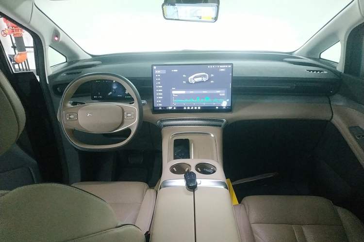 Used XPeng X9 2025 740 Ultra-Long Range Max Interior 2