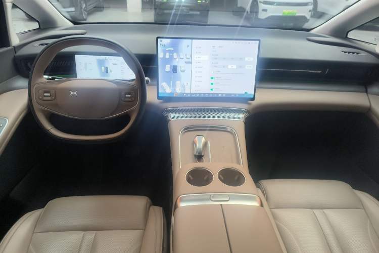 Used XPeng X9 2025 740 Ultra-Long Range Max Interior 2