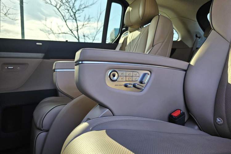 Used XPeng X9 2025 740 Ultra-Long Range Max Interior 2