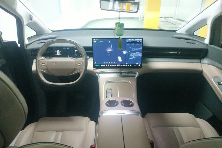 Used XPeng X9 2025 740 Ultra-Long Range Max Interior 2