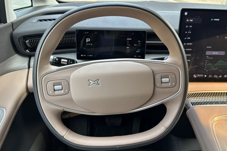 Used XPeng X9 2025 740 Ultra-Long Range Max Interior 2