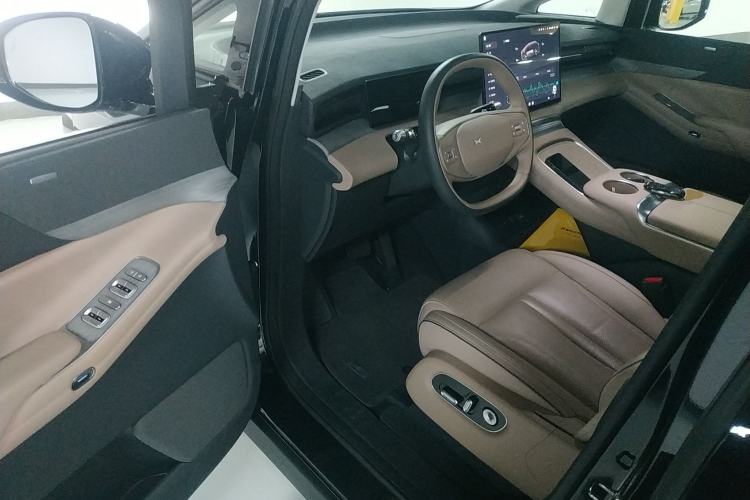 Used XPeng X9 2025 740 Ultra-Long Range Max Interior 3