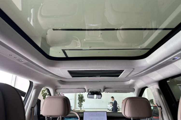 Used XPeng X9  Interior 3