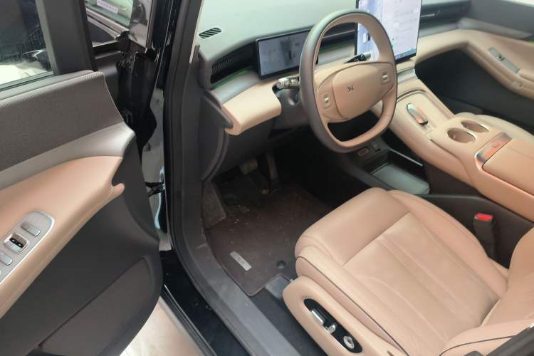 Used XPeng X9 2025 740 Ultra-Long Range Max Interior 3