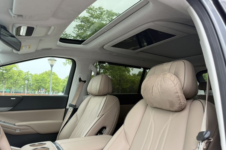 Used XPeng X9 2025 740 Ultra-Long Range Max Interior 3