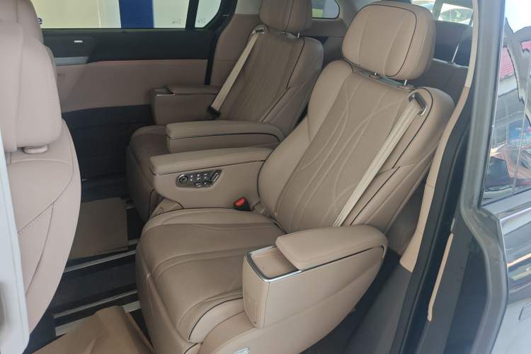 Used XPeng X9 2025 740 Ultra-Long Range Max Interior 4