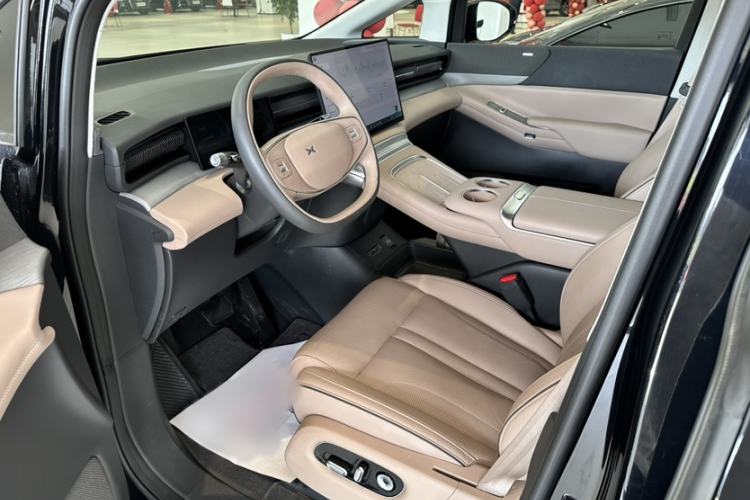 Used XPeng X9  Interior 4