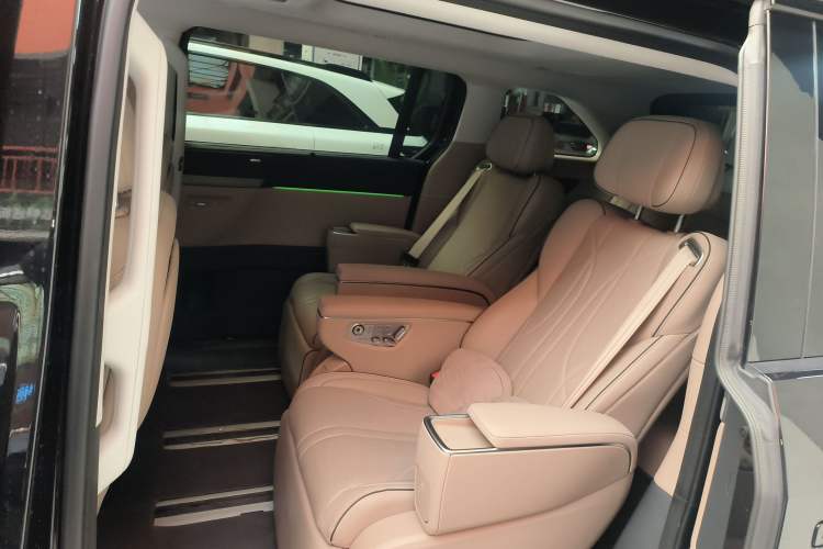 Used XPeng X9 2025 740 Ultra-Long Range Max Interior 4