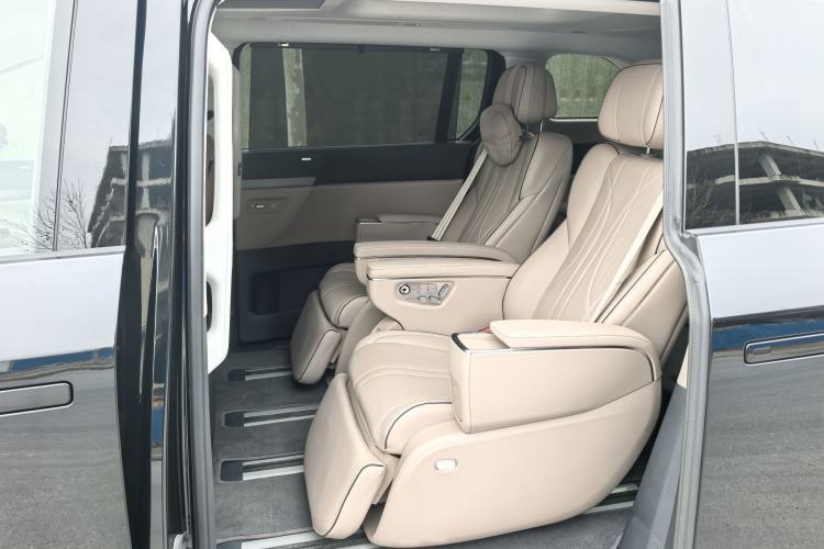 Used XPeng X9 2025 650 Long-Range Max Interior 4