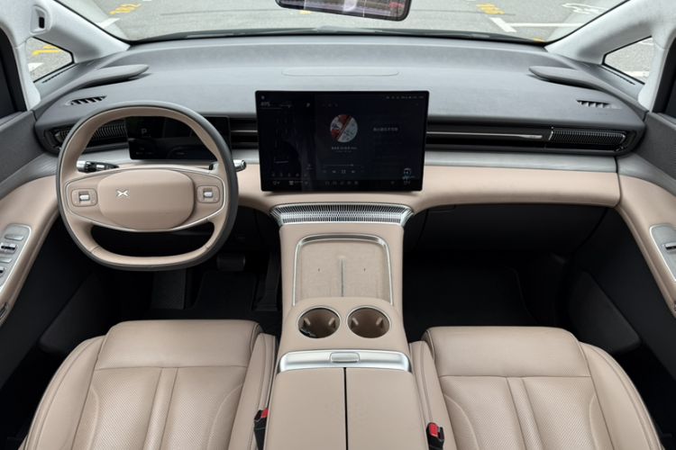 Used XPeng X9 2025 740 Ultra-Long Range Max Interior 4