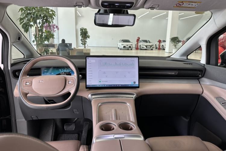 Used XPeng X9  Interior 5