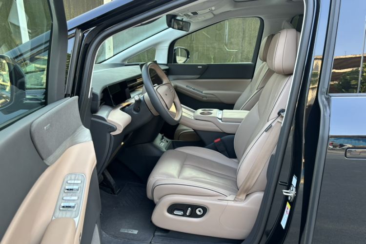 Used XPeng X9 2025 740 Ultra-Long Range Max Interior 5