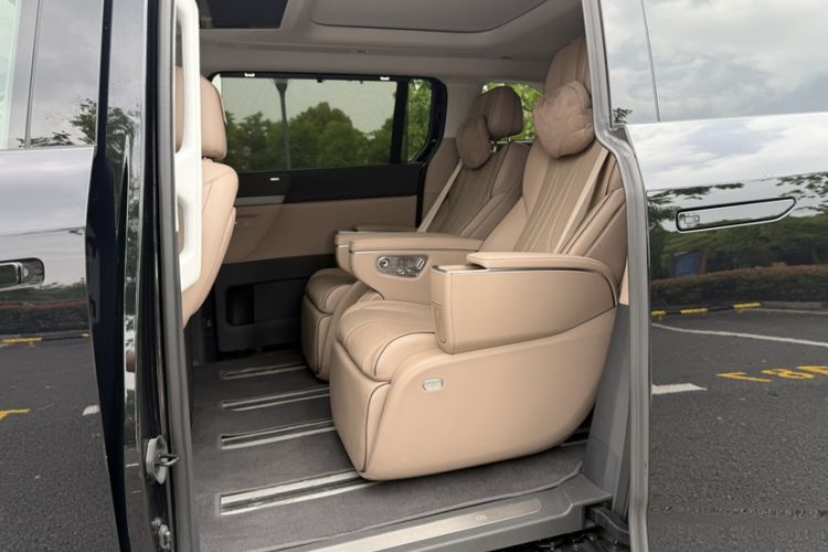 Used XPeng X9 2025 740 Ultra-Long Range Max Interior 7